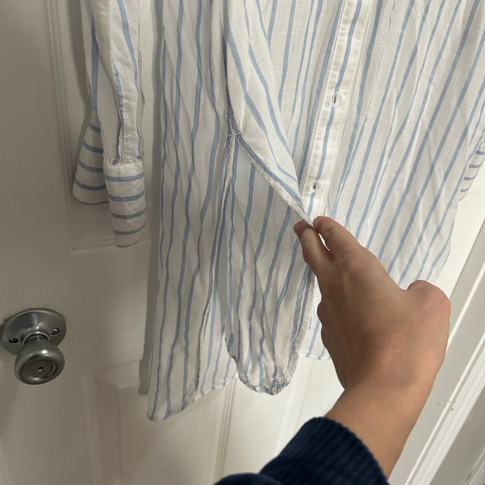 GAP long side slit button down - Picture 4 of 4